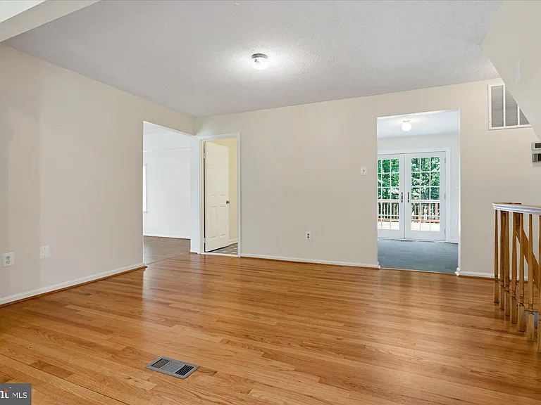 9708 Locust Hill Dr — Photo 2