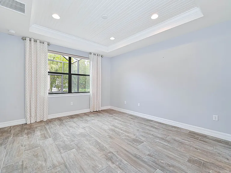 14589 Laguna Dr — Photo 18