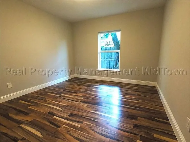 2325 Warwick Ave — Photo 24