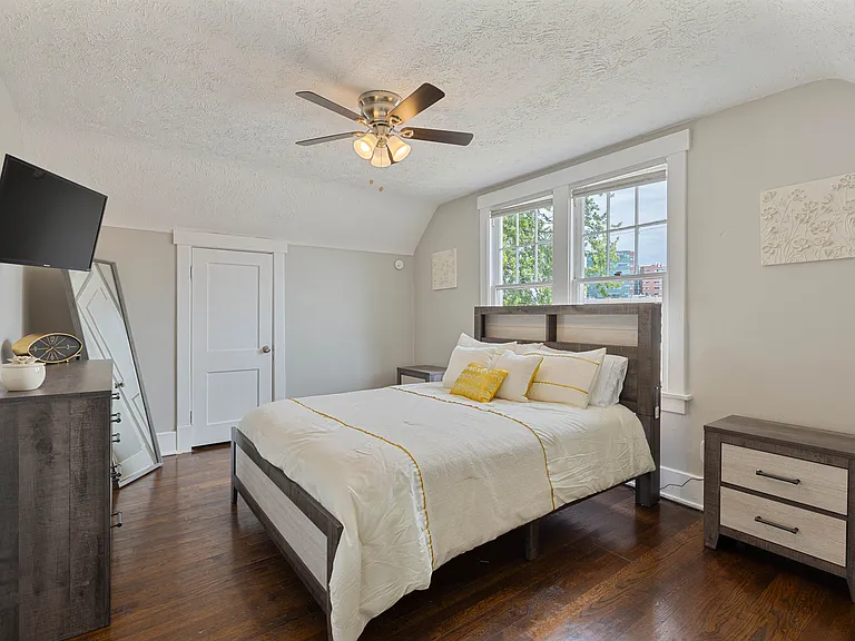 4335 Leavenworth St — Photo 7
