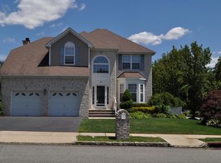 65 Highpointe Way, Matawan, NJ 07747