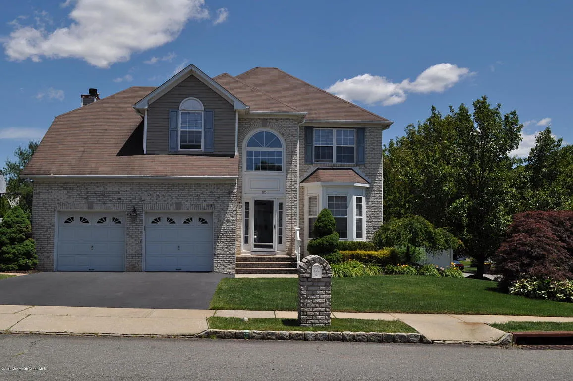 65 Highpointe Way photo 1