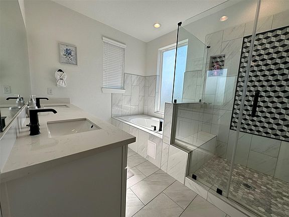 5th image of 2714 Nagle St