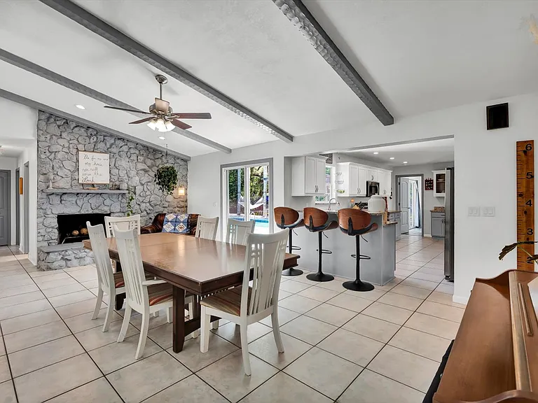245 Country Circle Dr E — Photo 11