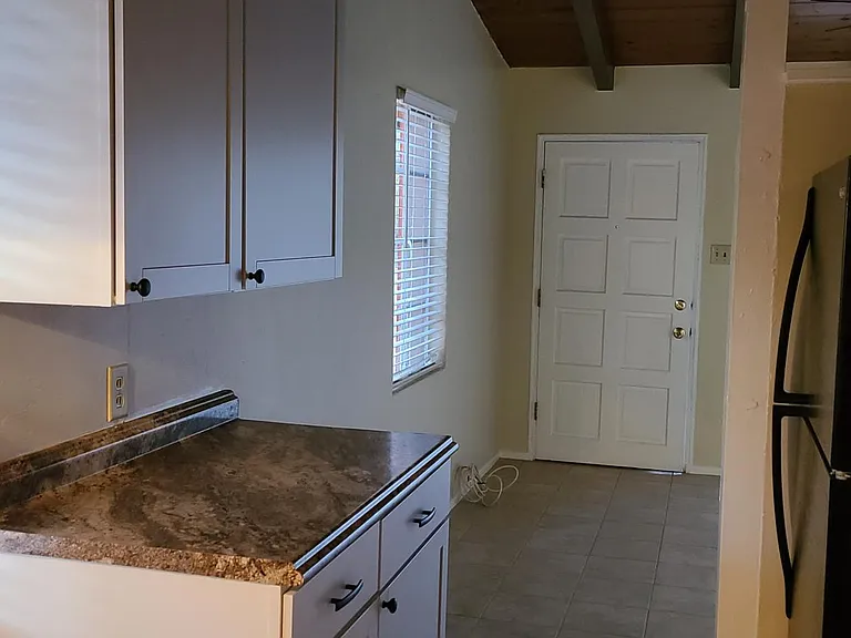 2720 N Warren Ave — Photo 6