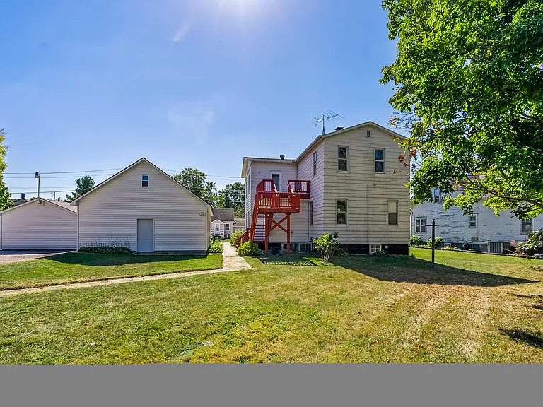 216 E Main St #1/2 — Photo 25