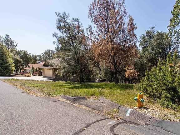 2nd image of 12715 Cresthaven Dr