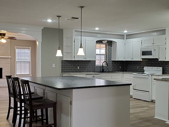2nd image of 2661 University Ave