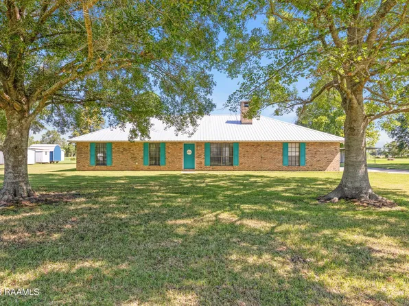 9916 Apple Dr, Abbeville, LA 70510