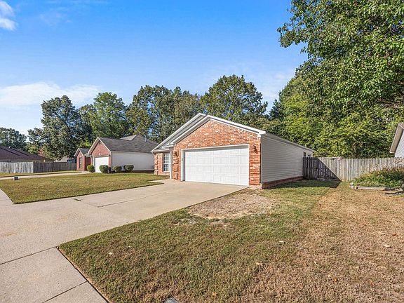 3rd image of 513 Hidden Forest Dr