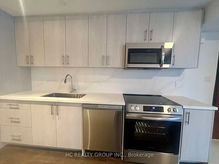 30 Markdale Ln #U18 — Photo 3