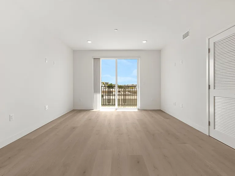 The Rosenell — Photo 127