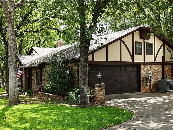 2nd image of 304 Paloverde Ln