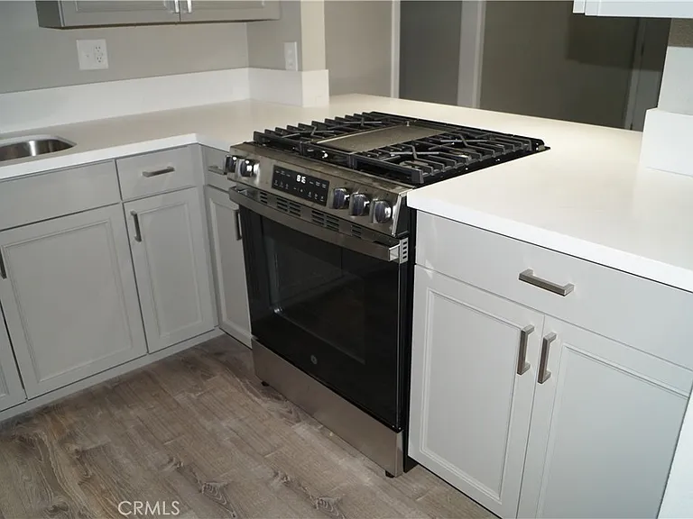855 W B St — Photo 5