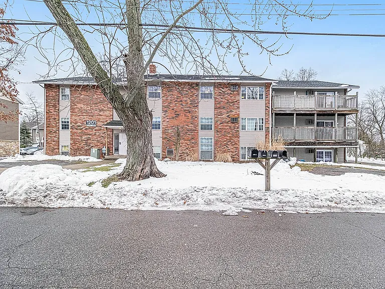 1203 Greenwood Ave #1 — Photo 3