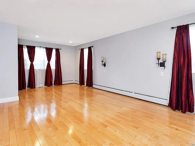 2185 Sultana Dr — Photo 22