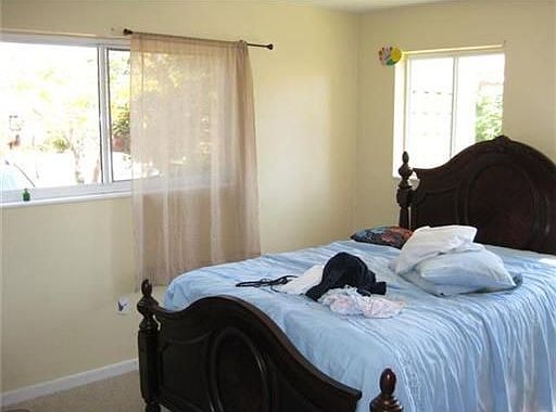 4th image of 820 NE 182nd Ter