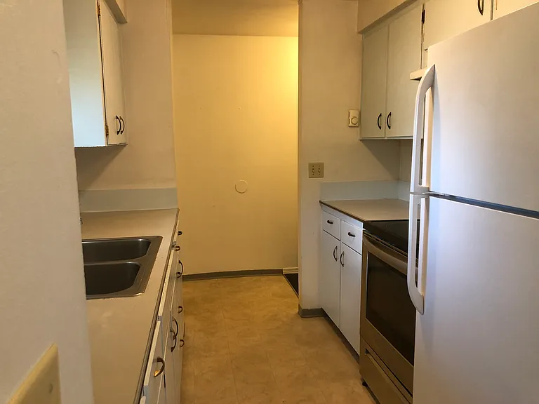 331 NW Cleveland St — Photo 4