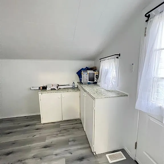 1058 California Ave — Photo 12