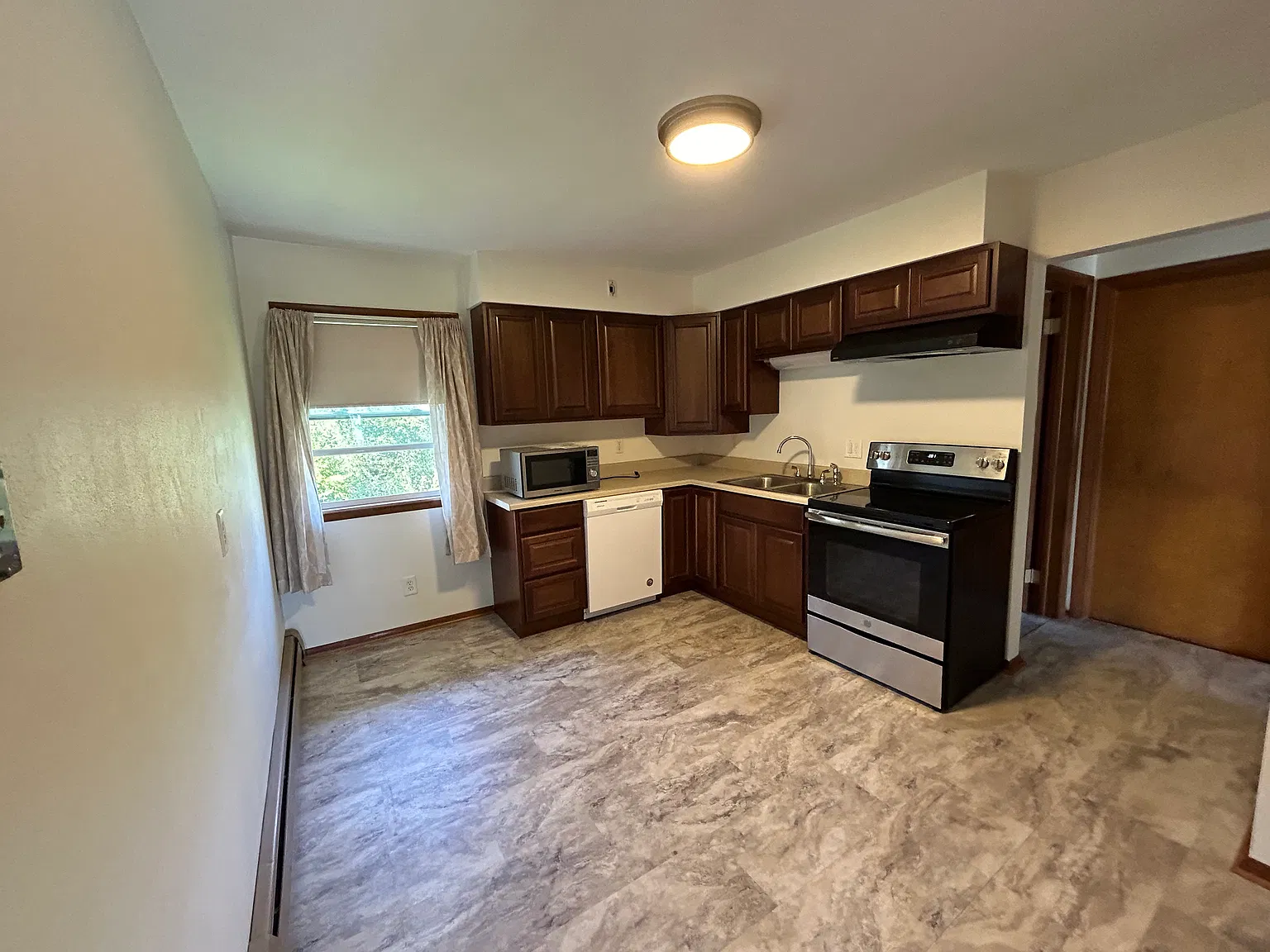 2 bed, 825 sqft, $995 — Photo 4