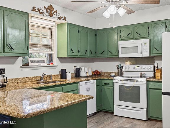 5th image of 43 Pine Hill Dr