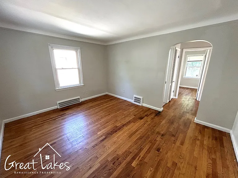 19323 Kenosha St — Photo 9