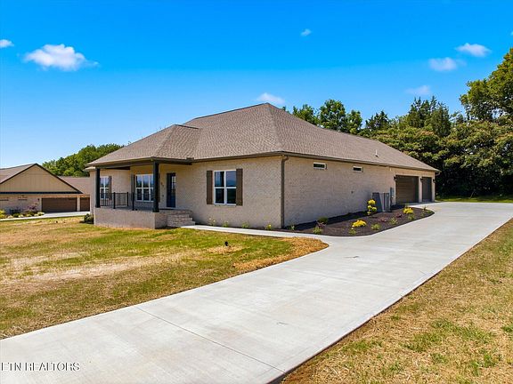 3rd image of 227 Charlie Ln
