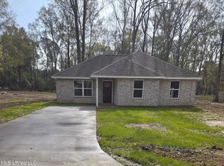 1029 Neal Rd, Picayune, MS 39466