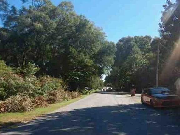 Exterior Neighborhood (street photo)