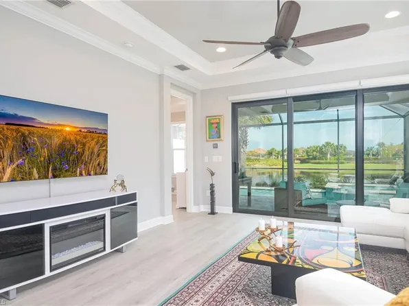 8013 Calle Canovas Ct, Naples, FL 34114