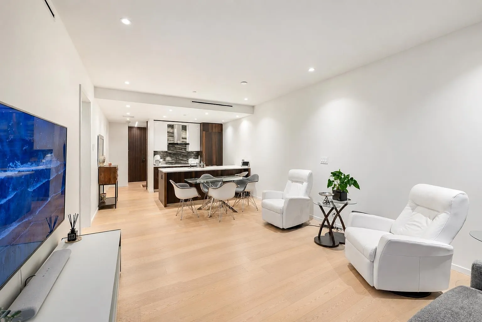 1 bed, 865 sqft, $5,500 — Photo 4