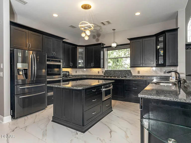 3548 N John Anderson Dr — Photo 5