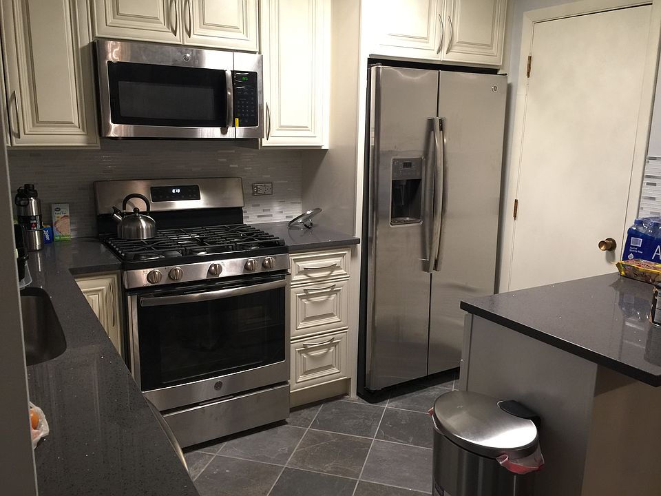 2nd image of 821 S Racine Ave Unit A