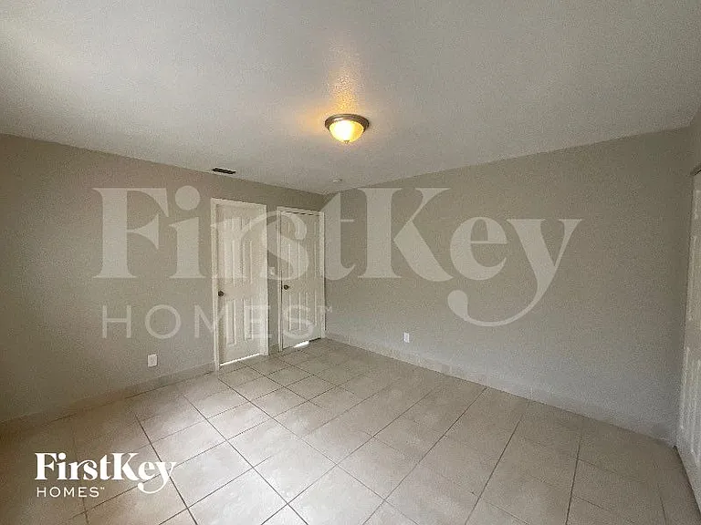 3333 NW 32nd Ct — Photo 7
