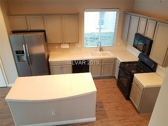 3rd image of 2409 Granada Bluff Ct