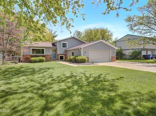 249 Birchdale Rd, Perrysburg, OH 43551