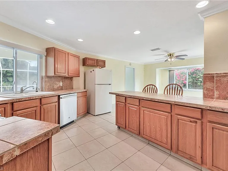 639 S Pompano Dr — Photo 27