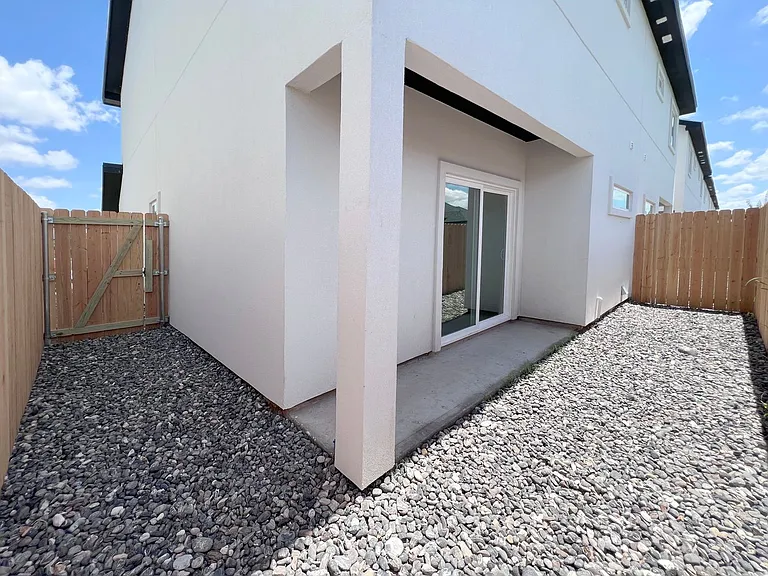 3610 S Veterans Blvd — Photo 8