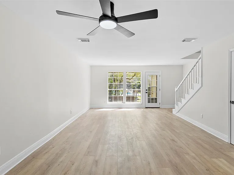 2030 Plantation Dr #F3 — Photo 7
