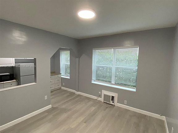 3rd image of 1618 Michigan Ave APT 4