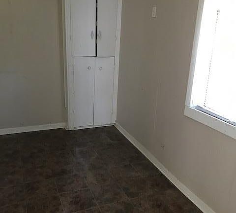 4th image of 215C Queen Ave