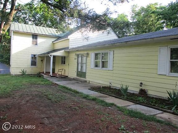 2nd image of 827 Lakeview Dr