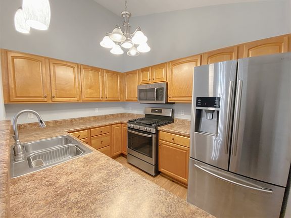 5th image of 2111 Waterbury Ln W #2111