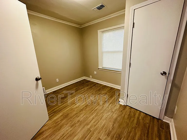 1074 E Walthal Cir — Photo 4
