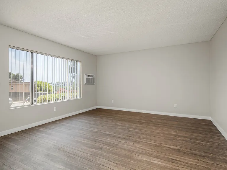 725 Alturas Ln — Photo 10