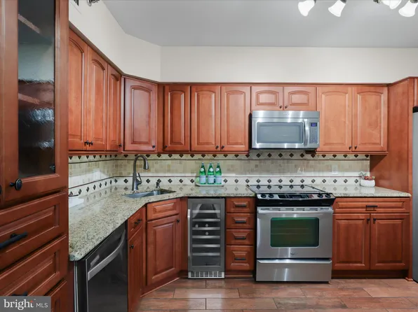 5501 Seminary Rd APT 103S, Falls Church, VA 22041