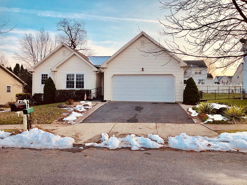 1st image of 165 Vista Dr