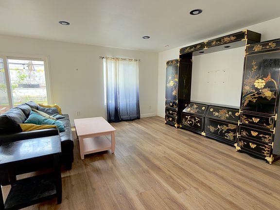 3rd image of 4504 Moraga Ave