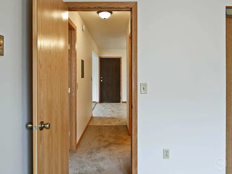 Desoto Apartments — Photo 7