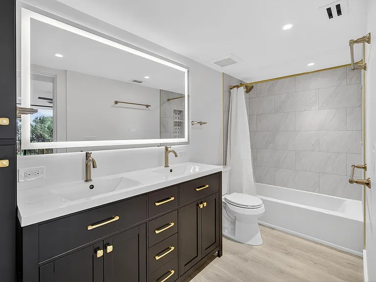 136 Lakeshore Dr — Photo 35